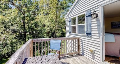 Oceanfront escape with deck, views of Lobster Cove & firepit - walk to town