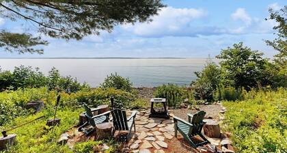 Oceanfront snowbird-friendly home on the beach with washer/dryer & fireplace