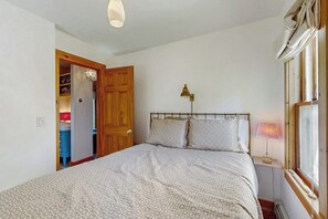Desk, iron/ironing board, free WiFi, bed sheets