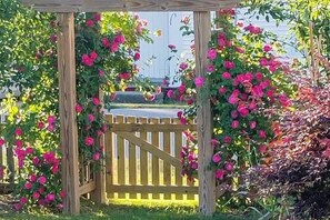 Property grounds - Dog-friendly home 1 block from beach with firepit, amazing ocean views, & office (Rockland)