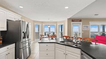 House | Private kitchen | Coffee/tea maker, full-sized fridge, microwave, oven