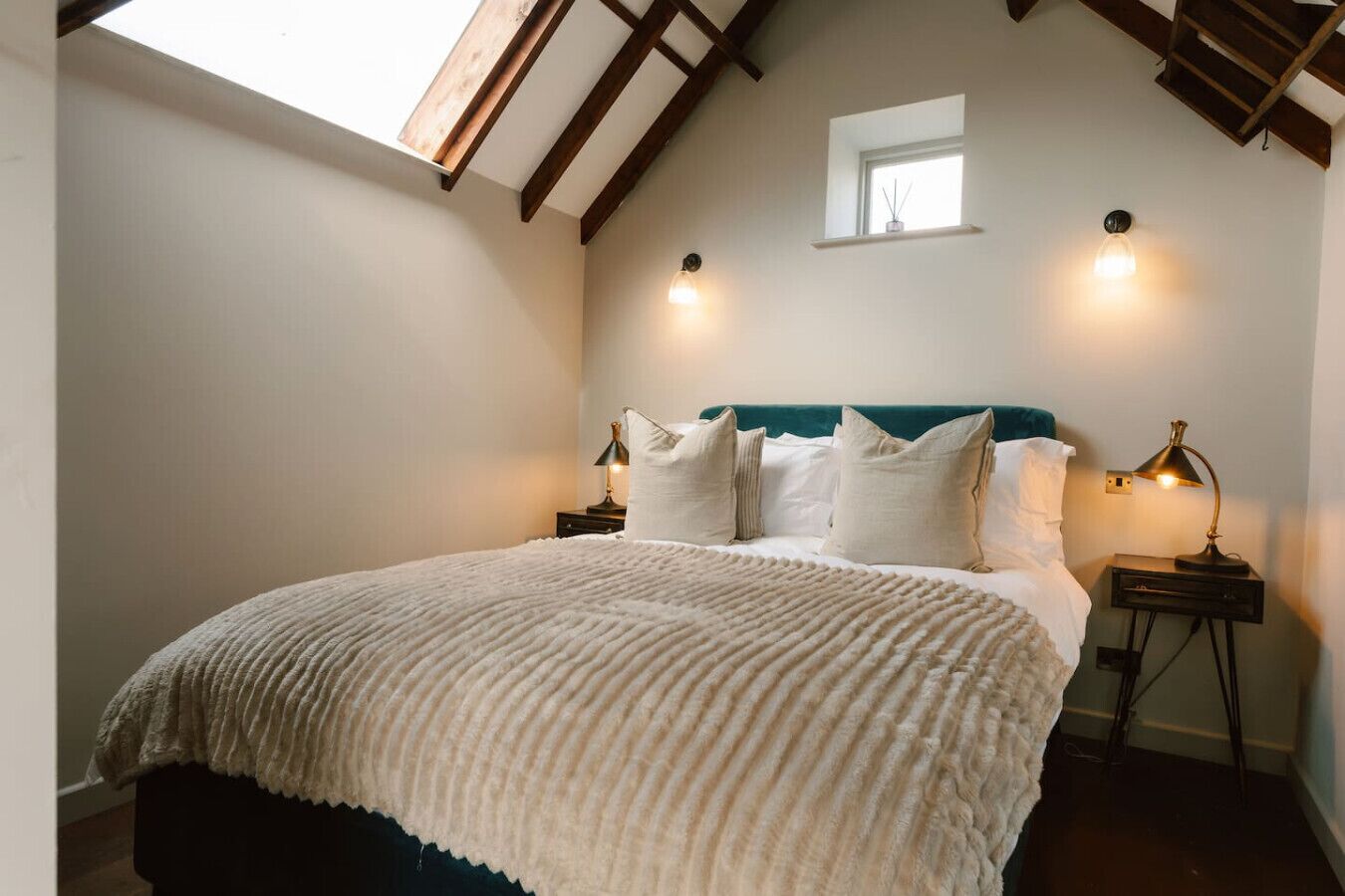 Desk, travel crib, WiFi, bed sheets