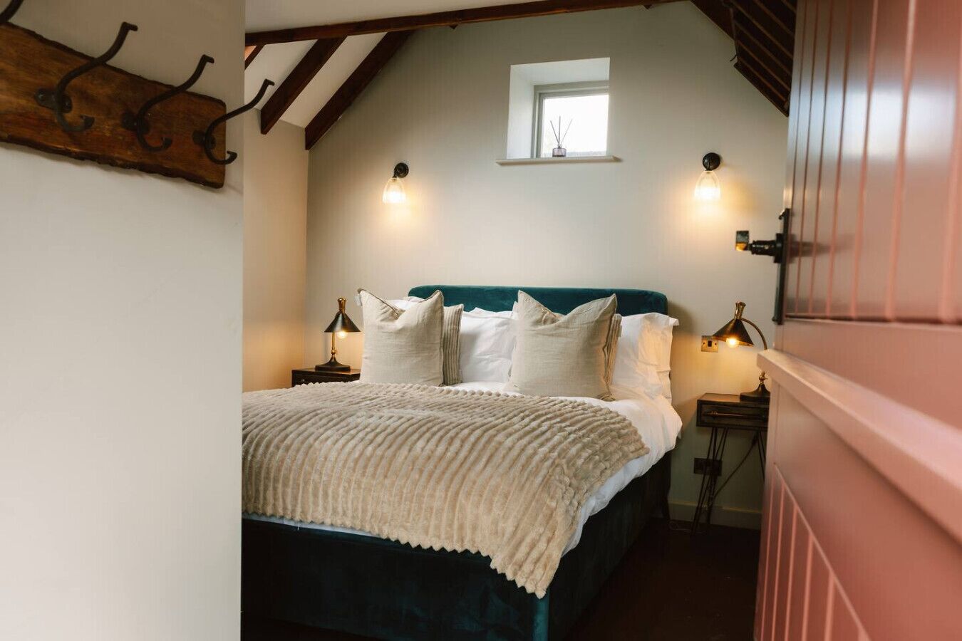 Desk, travel crib, WiFi, bed sheets