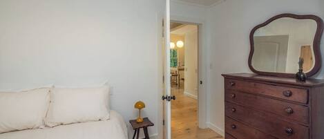 2 bedrooms, desk, free WiFi, bed sheets