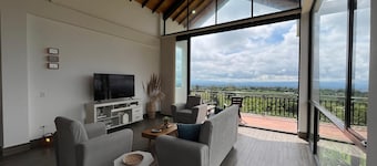 Villa with infinity pool and 180° views Filandia