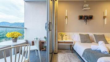 Iron/ironing board, WiFi, bed sheets