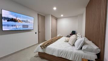 Iron/ironing board, WiFi, bed sheets