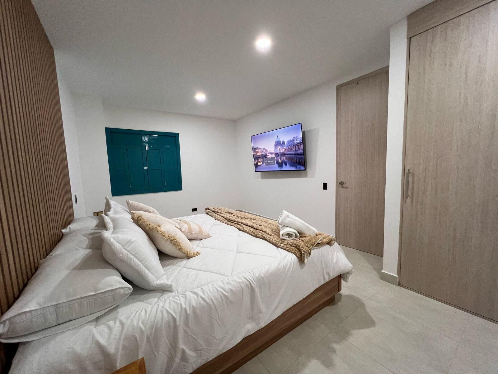 Iron/ironing board, WiFi, bed sheets
