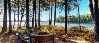 Lakefront lodge on Pemaquid Pond with dock, kayaks, canoe, SUP & firepits