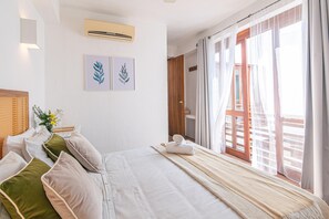 WiFi, bed sheets - Room in Colonial House with Pool and Rooftop (Santa Marta)