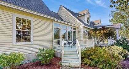 Newly Renovated Charming House with Cozy Fireplace & Outdoor Entertainment Areas