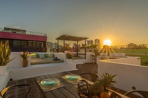 Outdoor dining - Room in Colonial House with Pool & Rooftop (Santa Marta)