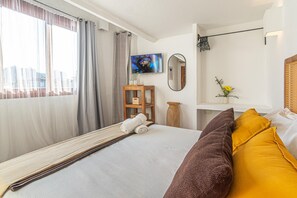 Iron/ironing board, WiFi, bed sheets - Room in Colonial House with Pool & Rooftop (Santa Marta)