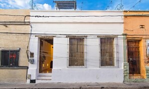 Exterior detail - Room in Colonial House with Pool & Rooftop (Santa Marta)