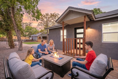 Charming & Cozy Northern AZ Base Camp • Sleeps 4