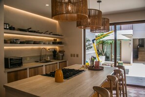 Fridge, microwave, oven, stovetop - Casa Emma · Republican Luxury & Pool 7 Guests (Santa Marta)