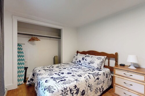 Charming Cottage with Modern Updates, BBQ Grill, and Nearby Attractions