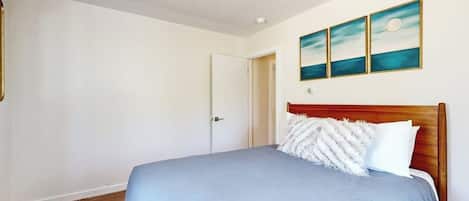 4 bedrooms, travel cot, free WiFi, bed sheets