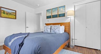 Evelyn's River Front Retreat- Spacious House with Modern Comforts and Nature