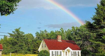 Charming Seaside Cottage with a Gas Fireplace, Spacious Patio, and Nearby Hiking