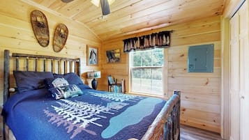 Desk, iron/ironing board, Internet, bed sheets