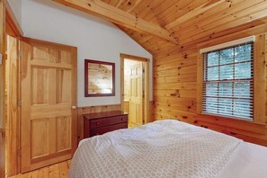 Tabla de planchar con plancha, wifi gratis, ropa de cama