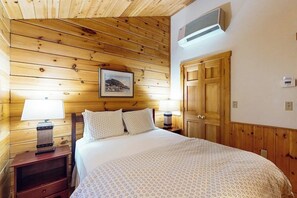Tabla de planchar con plancha, wifi gratis, ropa de cama