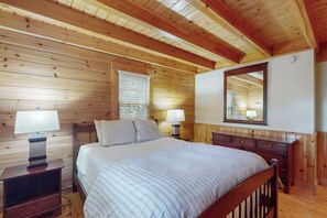 3 habitaciones, tabla de planchar con plancha y ropa de cama 