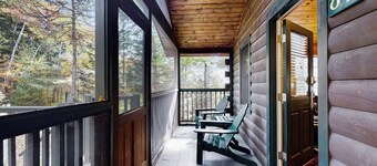 Quaint studio cabin near hiking trails with gym & pool table - dog-friendly