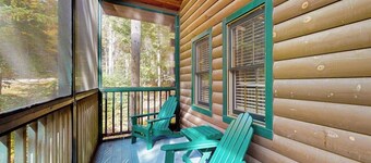 Dog-friendly cabin retreat with full kitchen, private deck, firepit & hiking