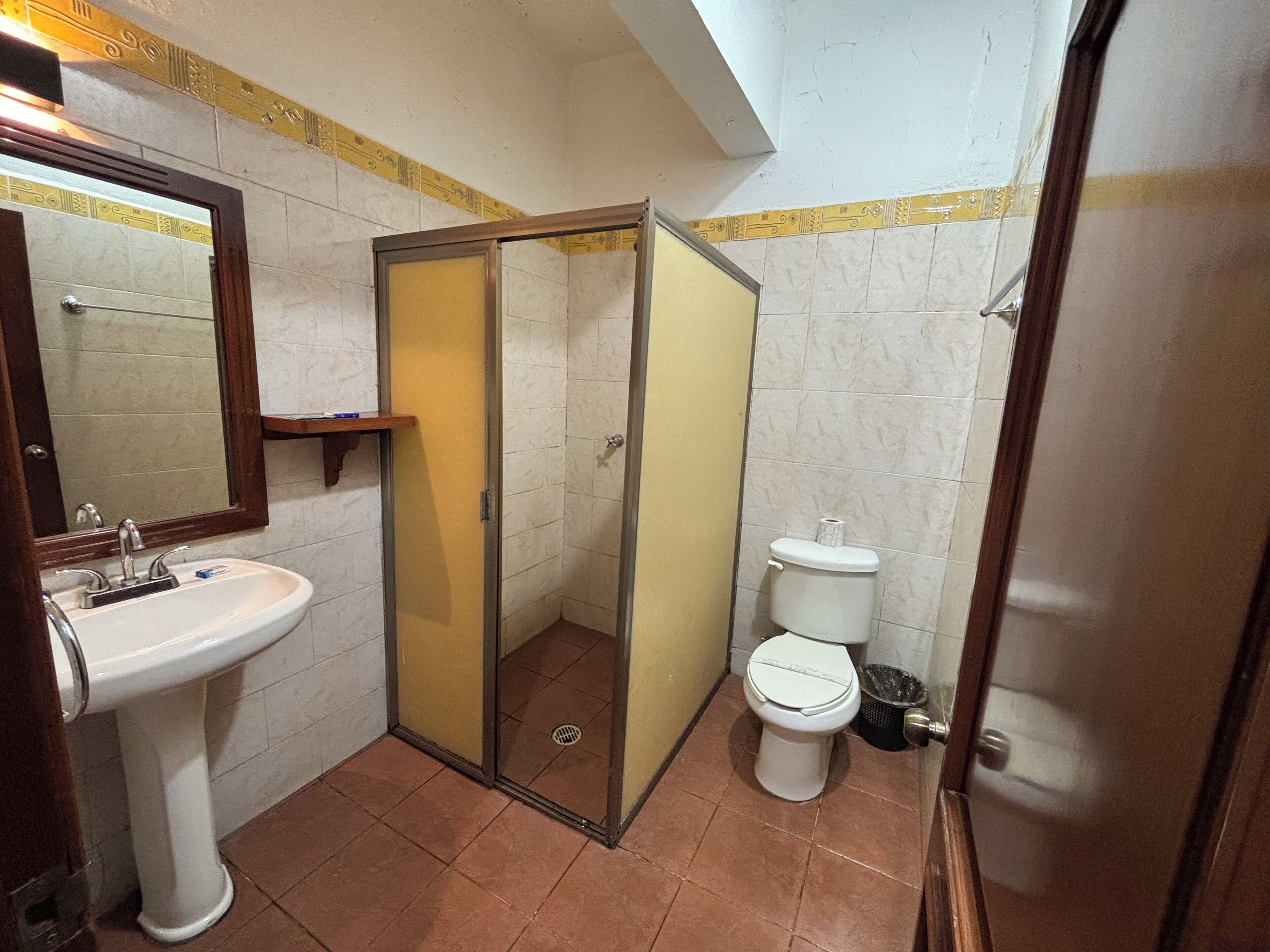 Basic Quadruple Room | Bathroom