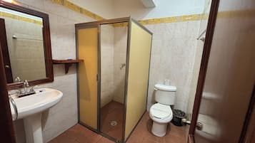 Basic Quadruple Room | Bathroom