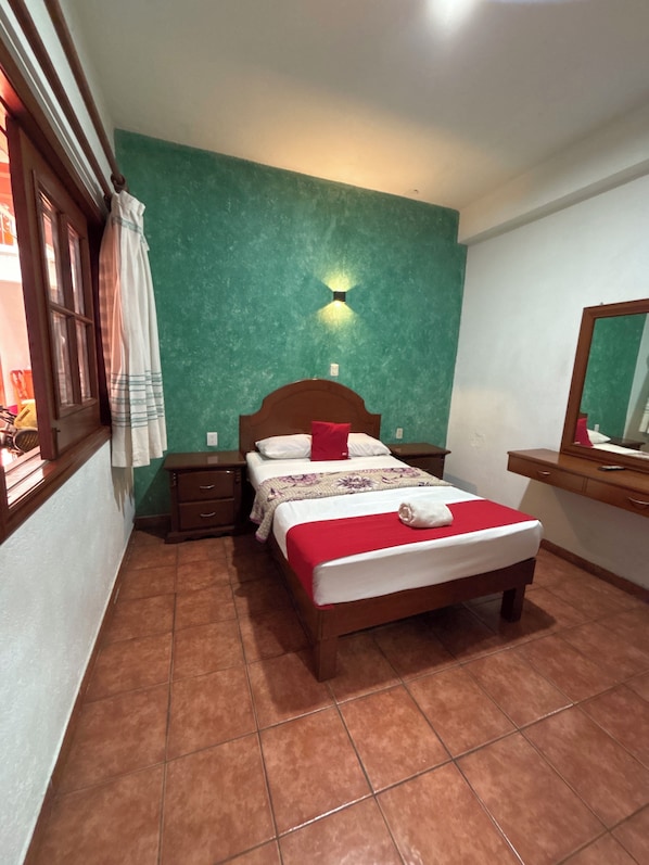 Chambre Double ou avec lits jumeaux, vue cour intérieure