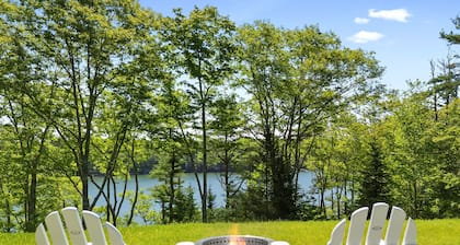Barter Island Escape- Charming coastal unit with deck, grill, fire pit, and jetted tub