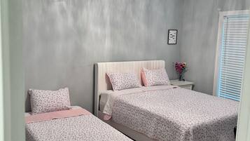 5 bedrooms, iron/ironing board, WiFi, bed sheets