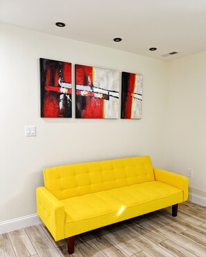 Living area - Ramblei near Drexel Park - 4BR House (Philadelphia)