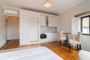 Iron/ironing board, WiFi, bed sheets - Palace Penthouse: Timeless 18th Century Elegance with Epic Porto Views 3I (Porto)