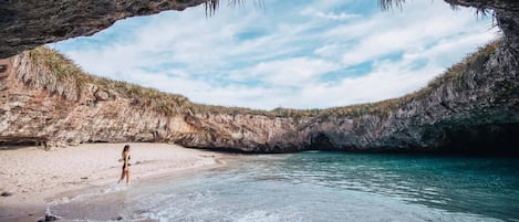 Beach nearby, beach bar