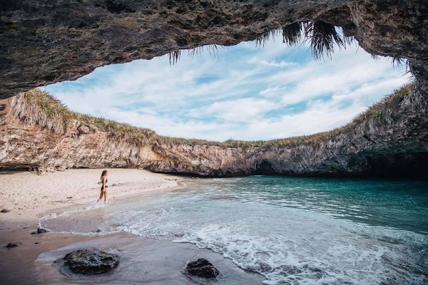 Ubicación cercana a la playa y bar en la playa