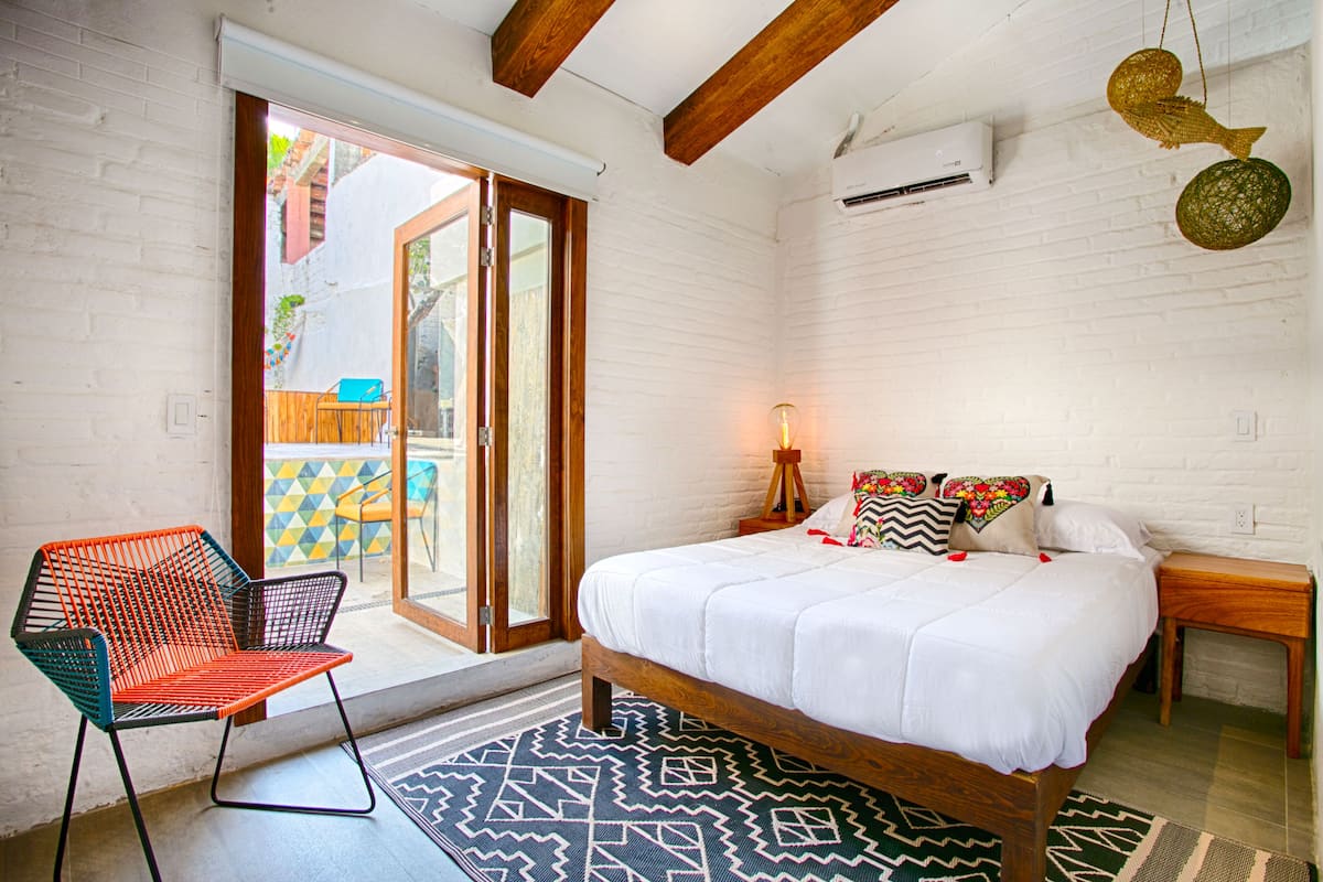 Individually decorated, laptop workspace, free WiFi, bed sheets