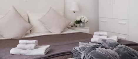 2 bedrooms, iron/ironing board, WiFi, bed sheets