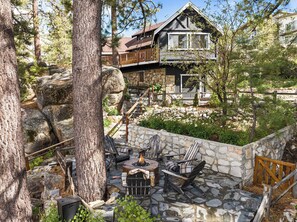 Terrace/patio - Lake front family charmer in Boulder Bay (Big Bear Lake)