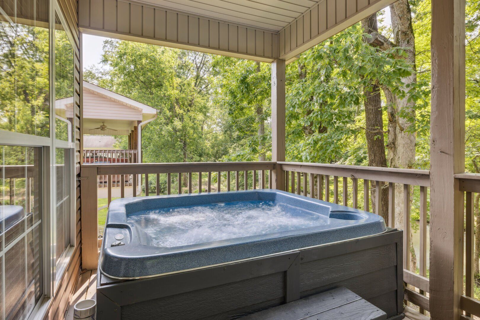 Outdoor spa tub