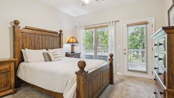 2 bedrooms, iron/ironing board, internet, bed sheets