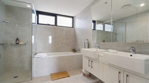 Shower - The Cove 903 Oceanview Apartment with Pool & Gym (Forster)