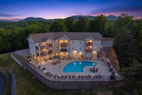 Serenity Ridge Clubhouse - 6 Units/Big Groups/Pool