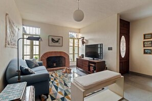 Living area - Quiet and Cozy Home with Great Location (Queretaro)