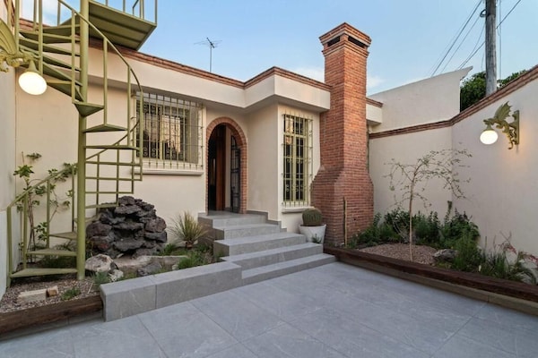Quiet And Cozy Home With Great Location - Querétaro