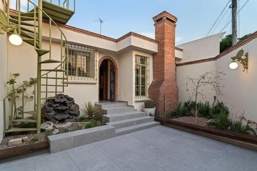 Quiet and Cozy Home with Great Location