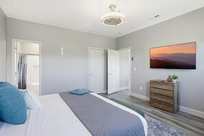 Iron/ironing board, free WiFi, bed sheets